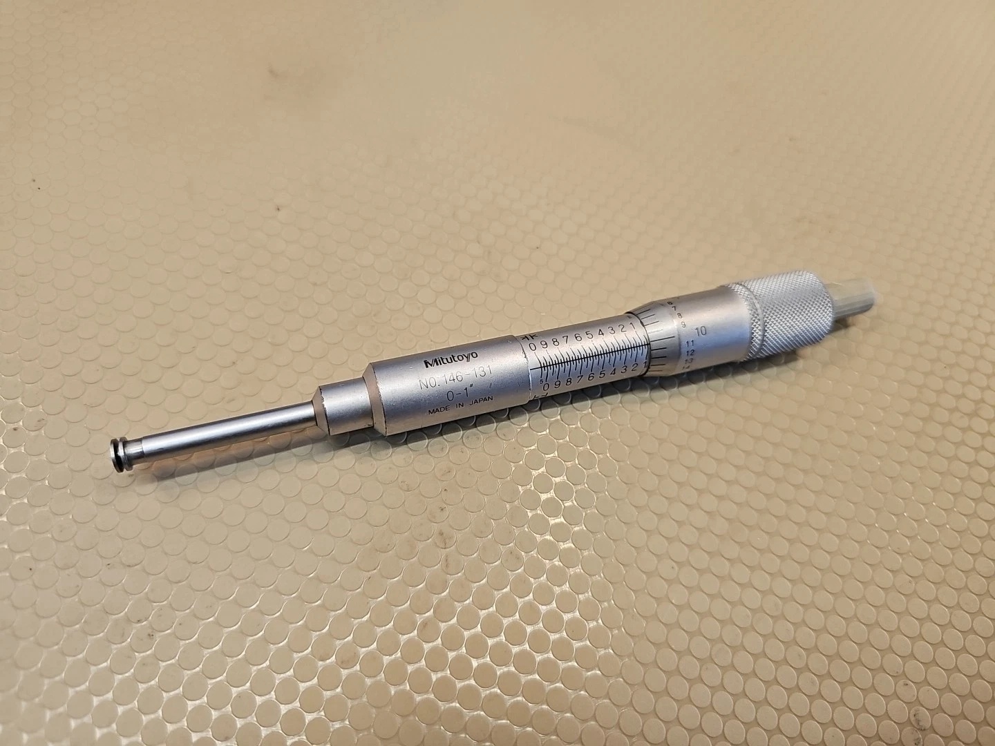 Picture of Mitutoyo 146-131 Mechanical Groove Micrometer, .25 In Diameter Flange, Rotating Spindle, 0-1 In(Od)/.055-1.05 In(Id), .001 Inch 603908340652