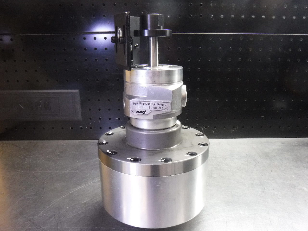 Picture of 3-7232-0100 Closed Center Rotating Air Cylinder, TMX Work Holding Solutions By Toolmex